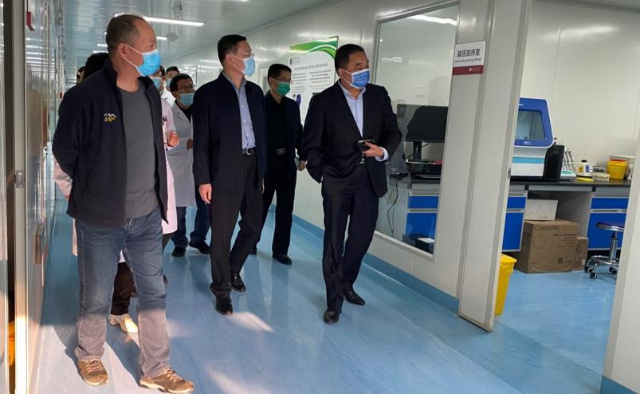 河南省衛健委專家組蒞臨我院進行省醫學重點實驗室考察評審