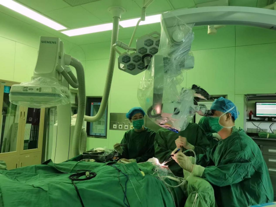 我院神经外科完成一例复合手术系统下脑动静脉畸形切除术